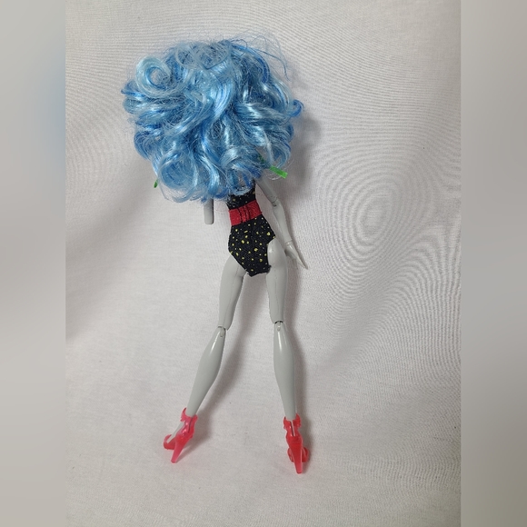 Monster High Doll Ghoulia Yelps Skull Shores (missing hand and forearm) 2012 - Picture 5 of 5